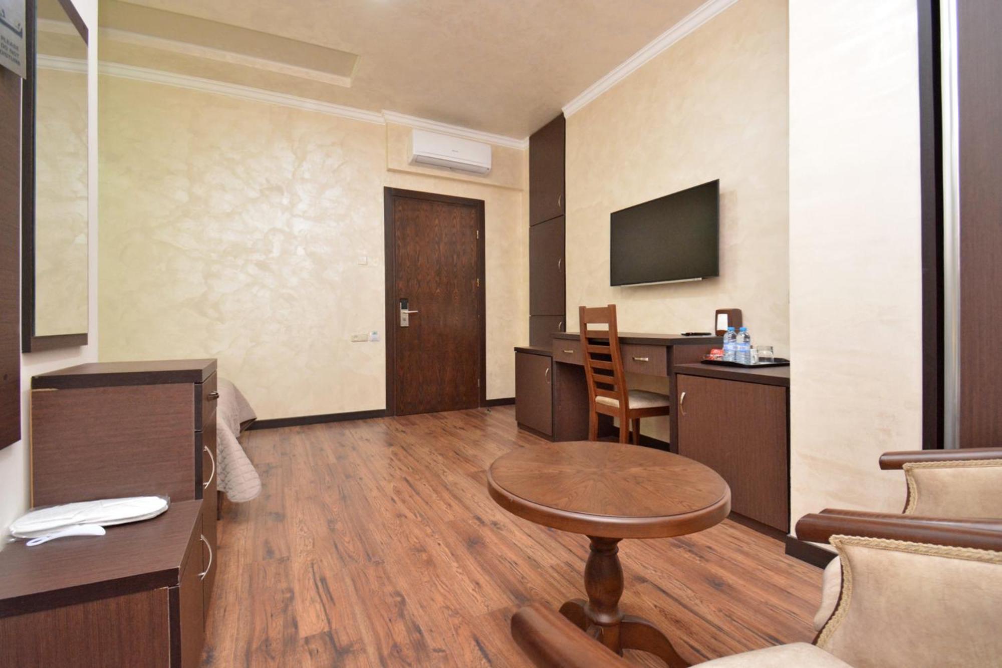 Partez Hotel Erivan Dış mekan fotoğraf