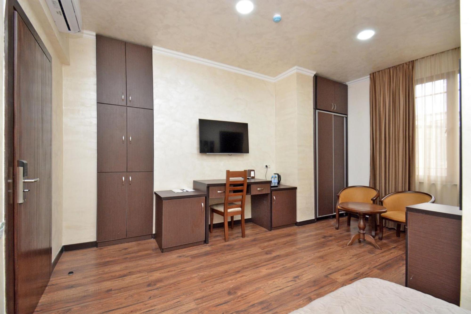 Partez Hotel Erivan Dış mekan fotoğraf