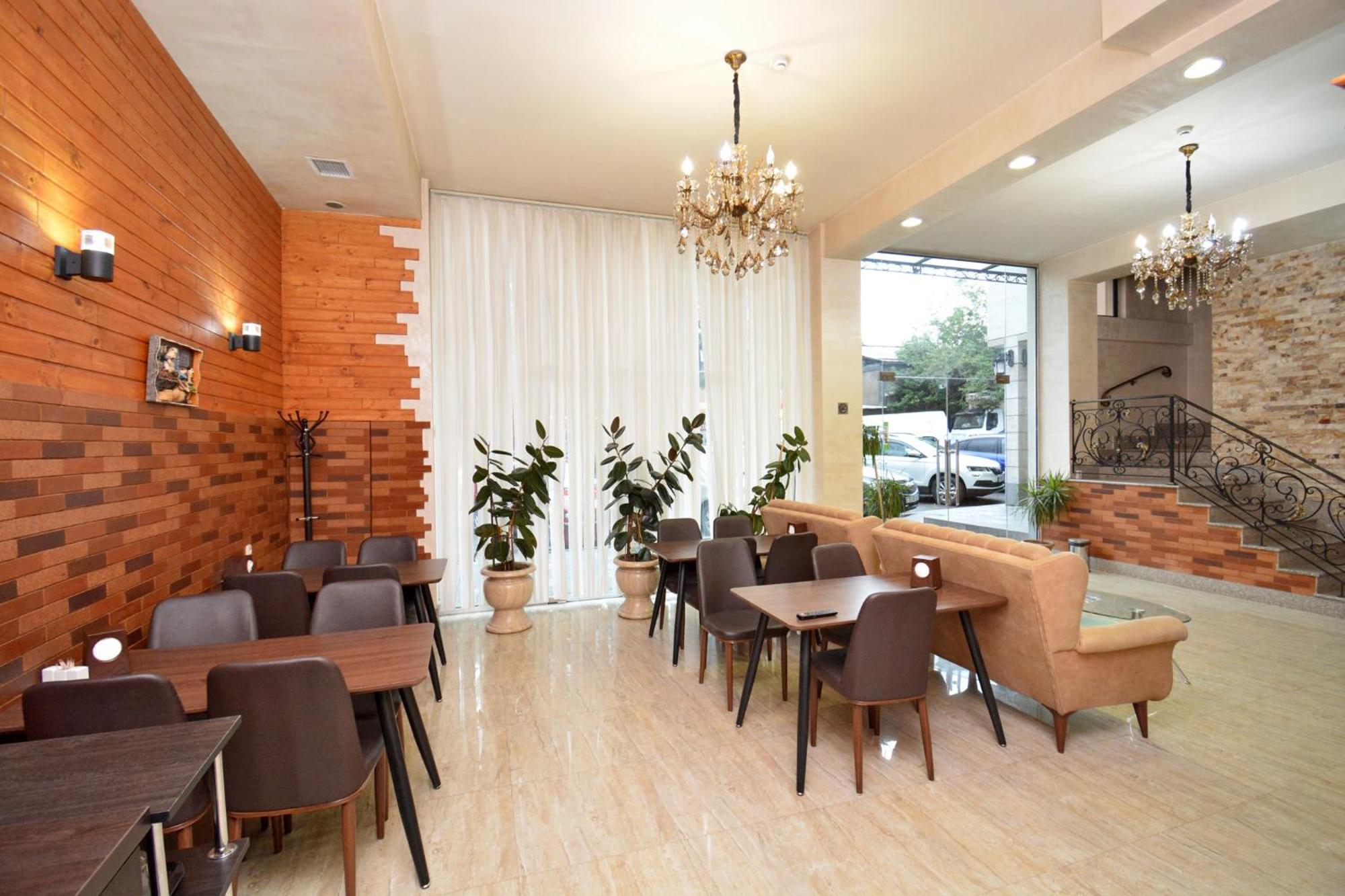 Partez Hotel Erivan Dış mekan fotoğraf