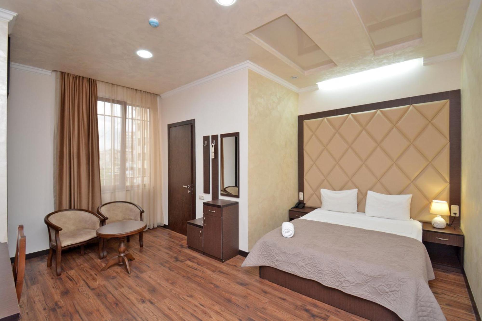 Partez Hotel Erivan Dış mekan fotoğraf