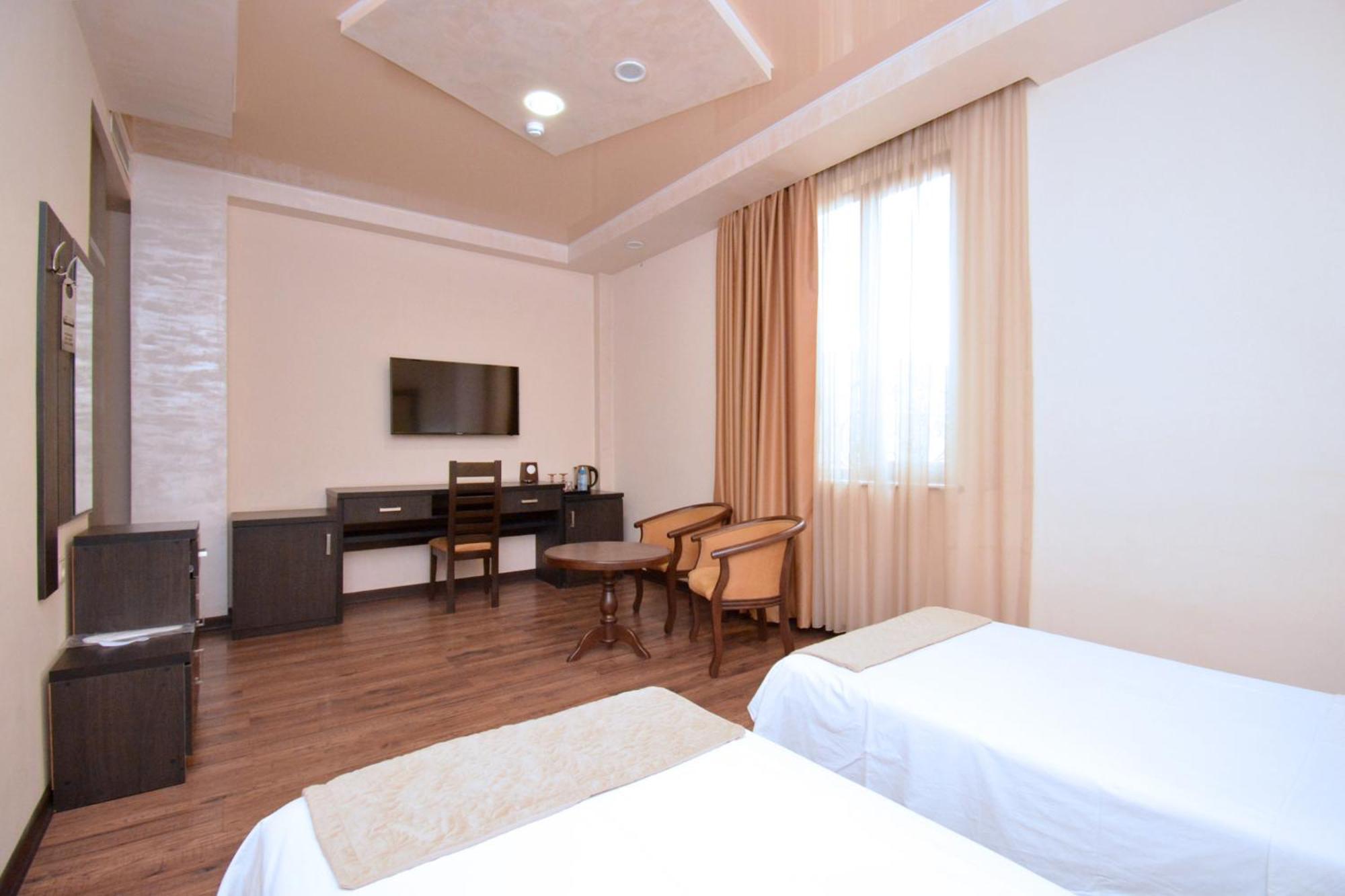 Partez Hotel Erivan Dış mekan fotoğraf