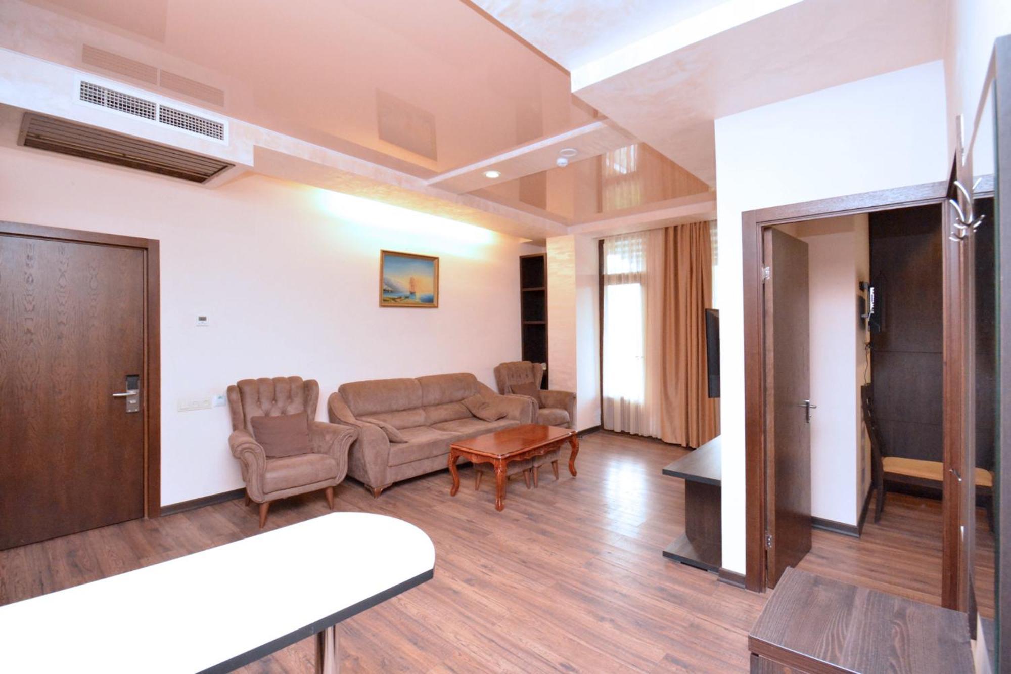 Partez Hotel Erivan Dış mekan fotoğraf