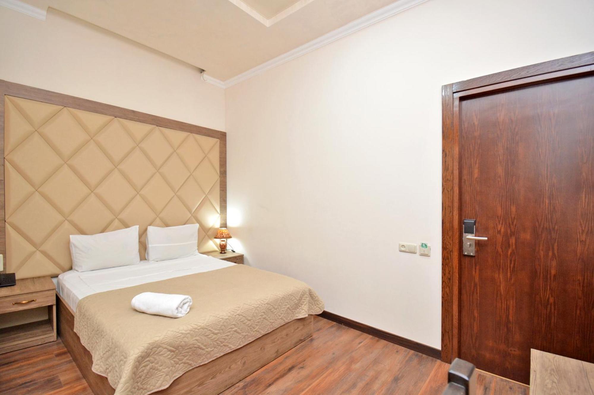Partez Hotel Erivan Dış mekan fotoğraf