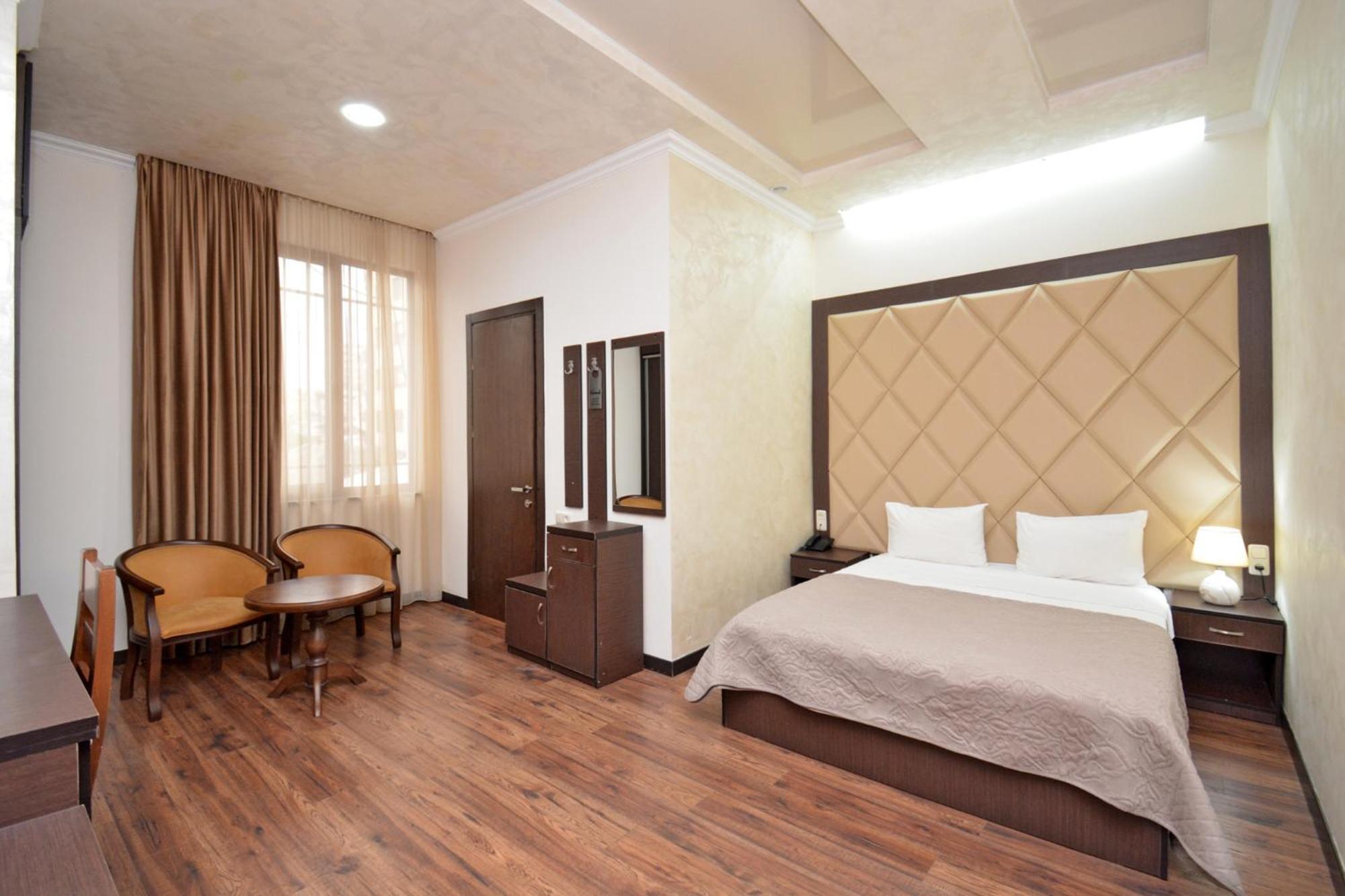 Partez Hotel Erivan Dış mekan fotoğraf