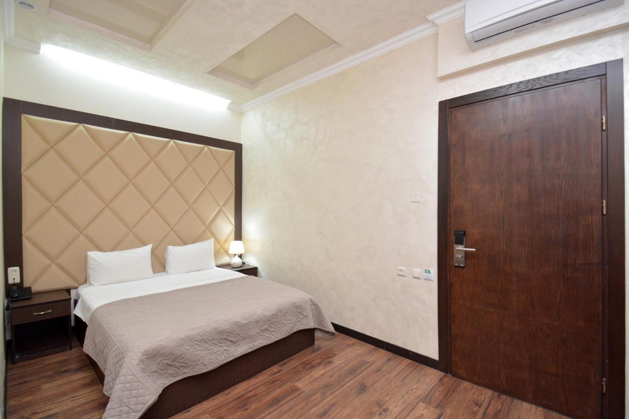 Partez Hotel Erivan Dış mekan fotoğraf