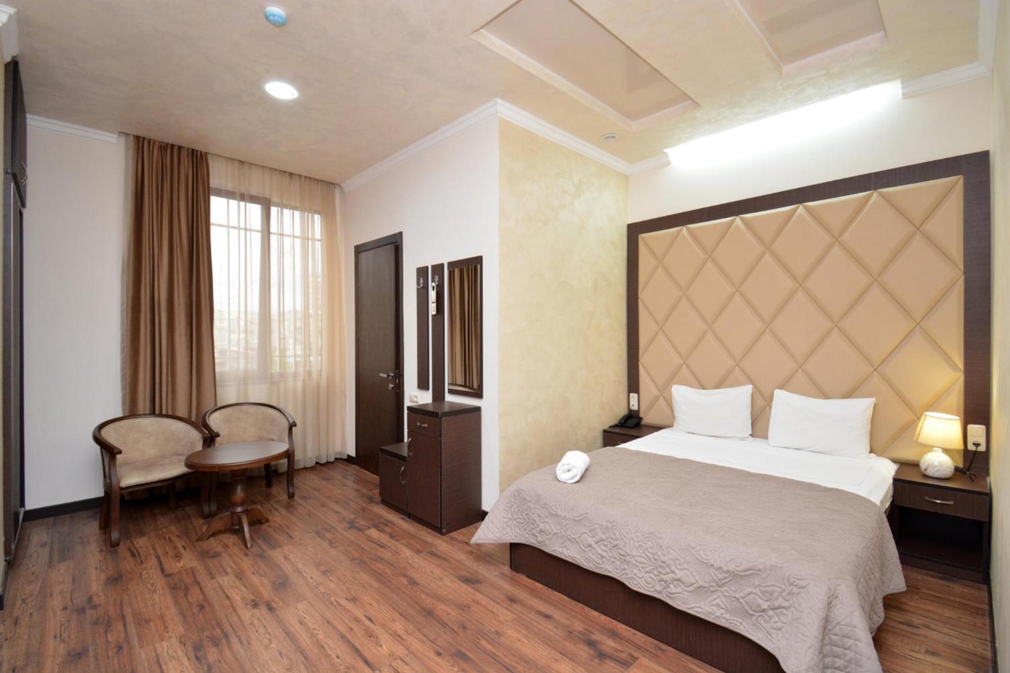 Partez Hotel Erivan Dış mekan fotoğraf