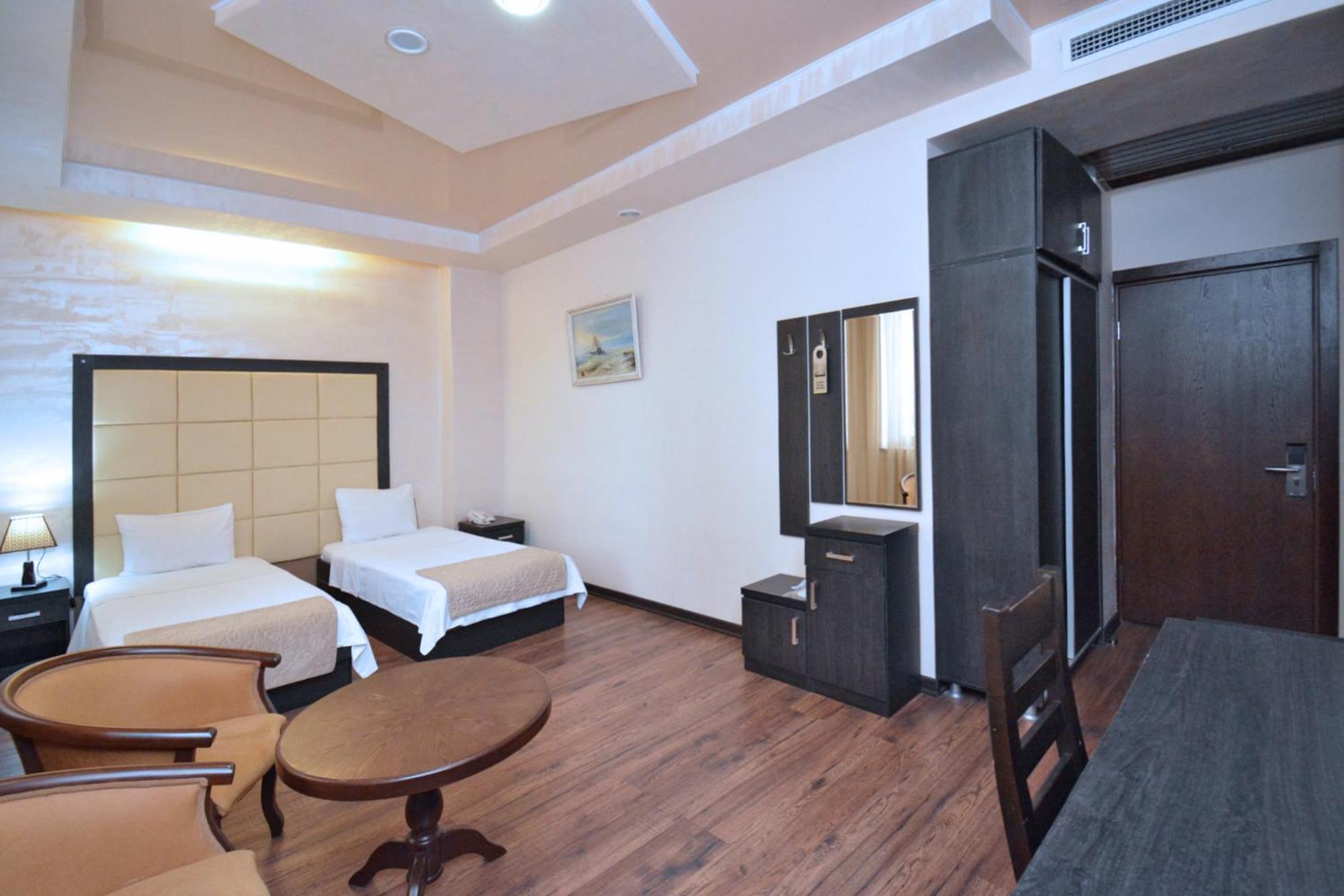 Partez Hotel Erivan Dış mekan fotoğraf