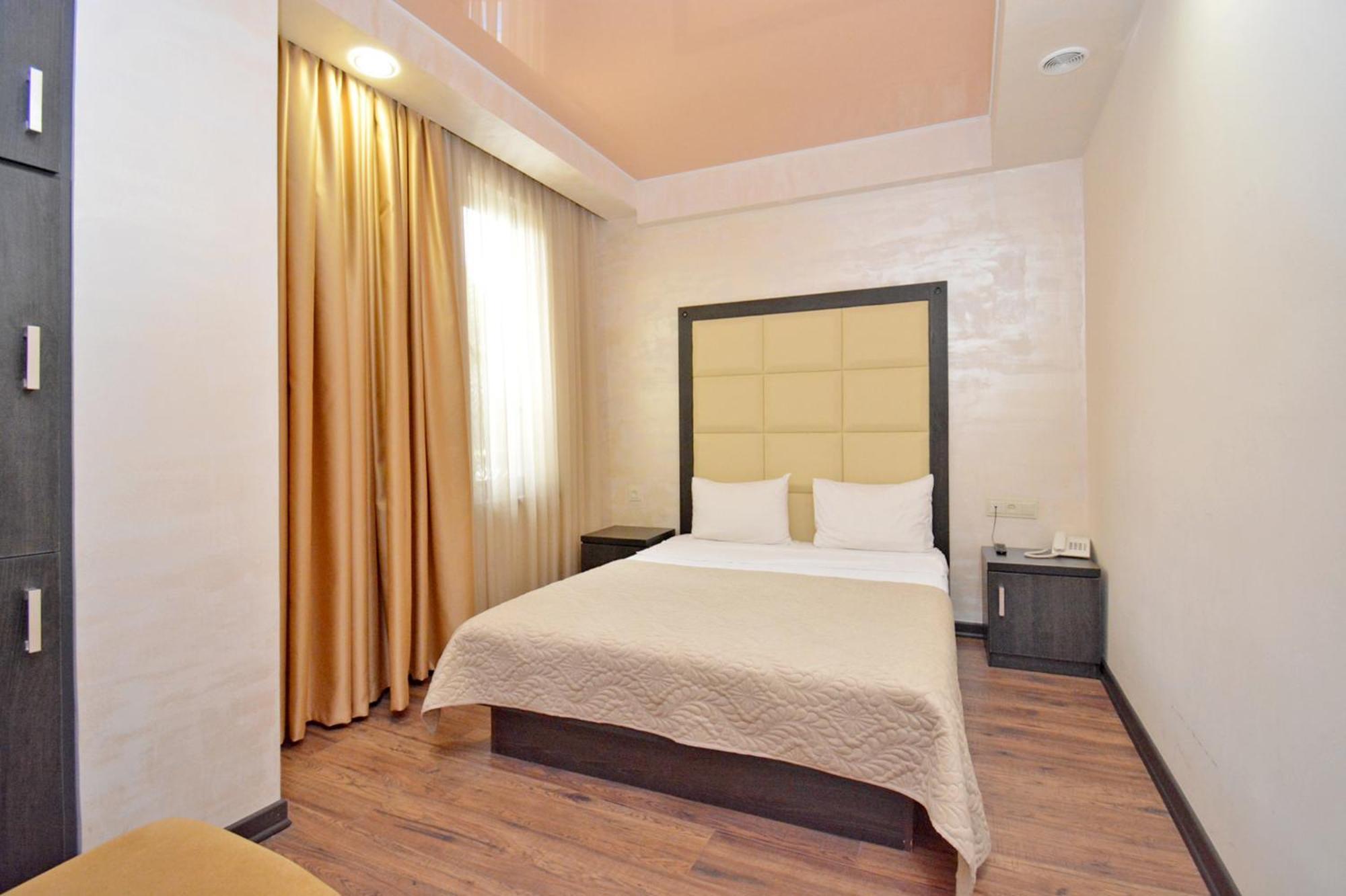 Partez Hotel Erivan Dış mekan fotoğraf