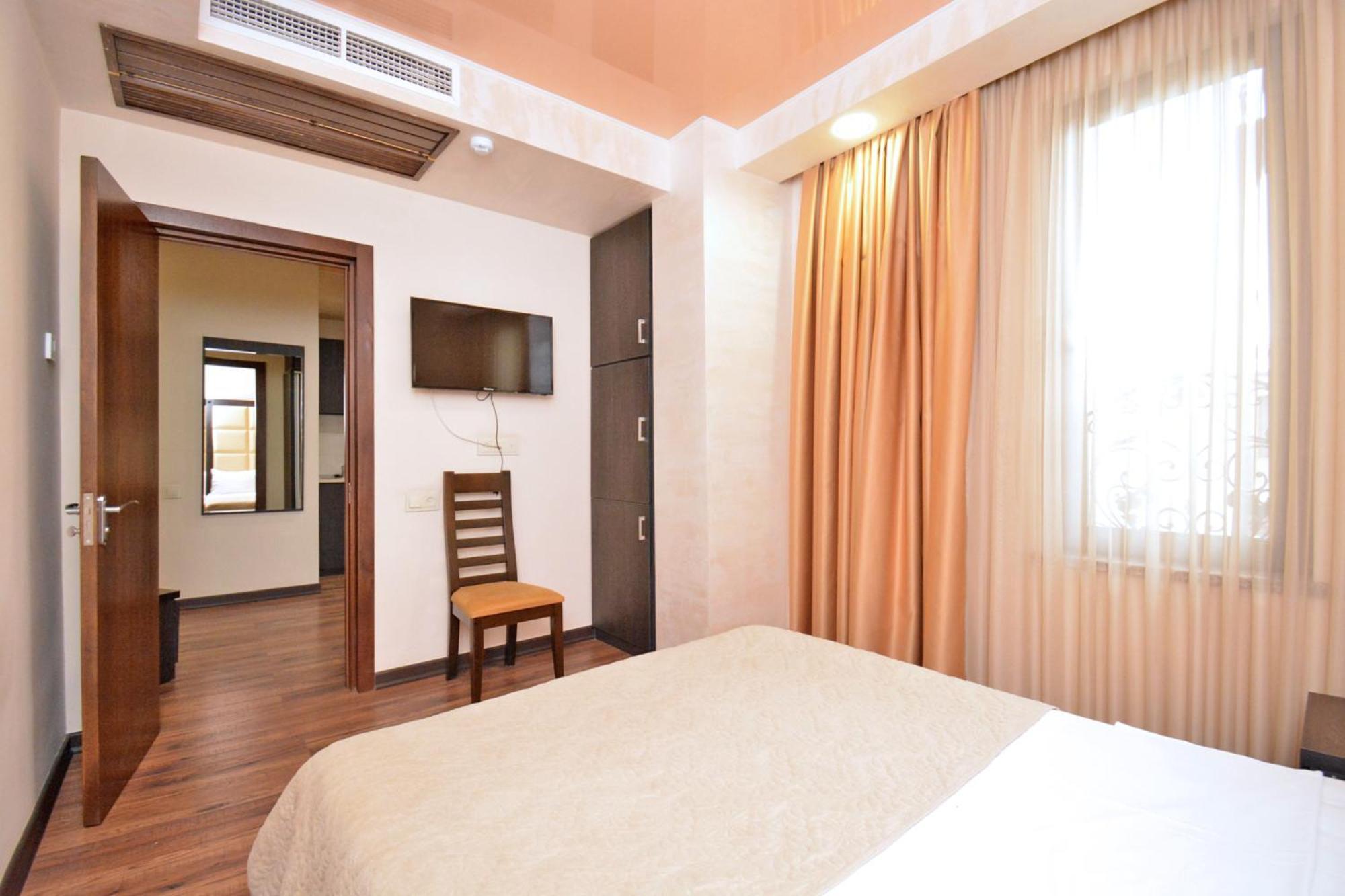 Partez Hotel Erivan Dış mekan fotoğraf